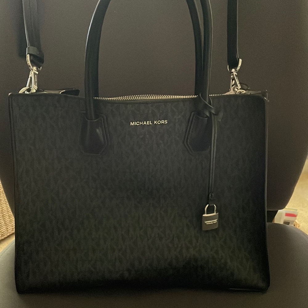 Michael Kors Messenger Crossbody Bag